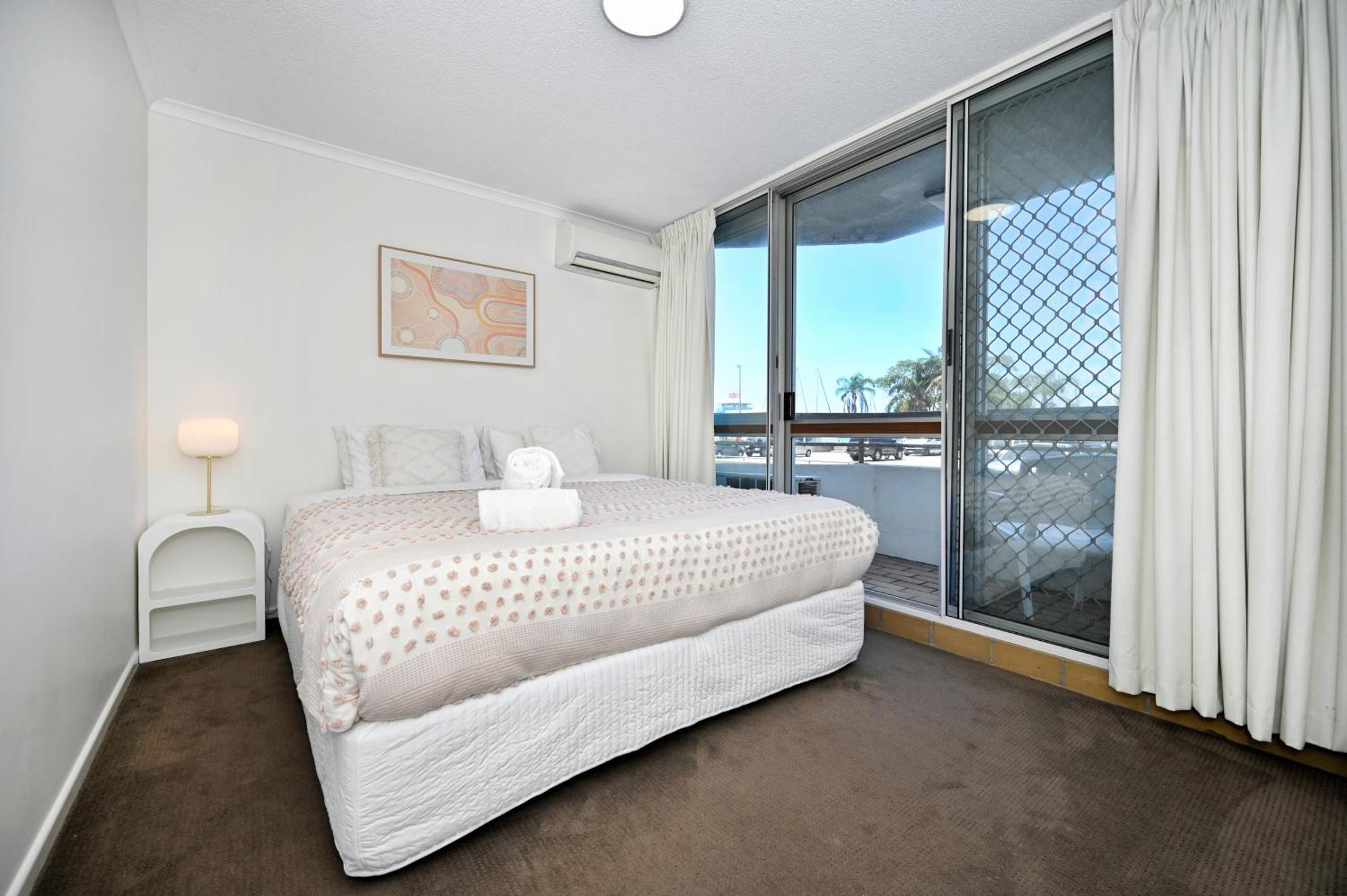 Sun, Surf, And At Parkyn! Apartment