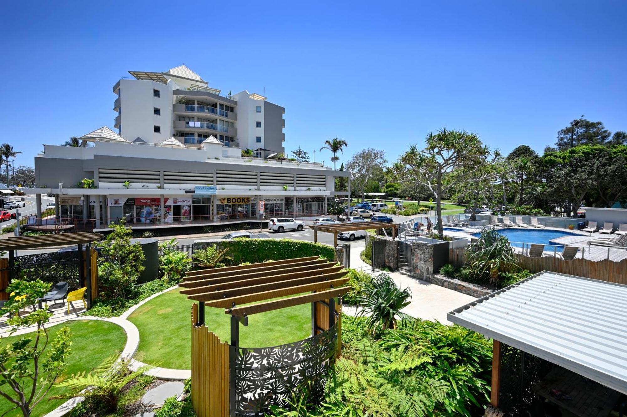 Sun, Surf, And At Parkyn! Apartment