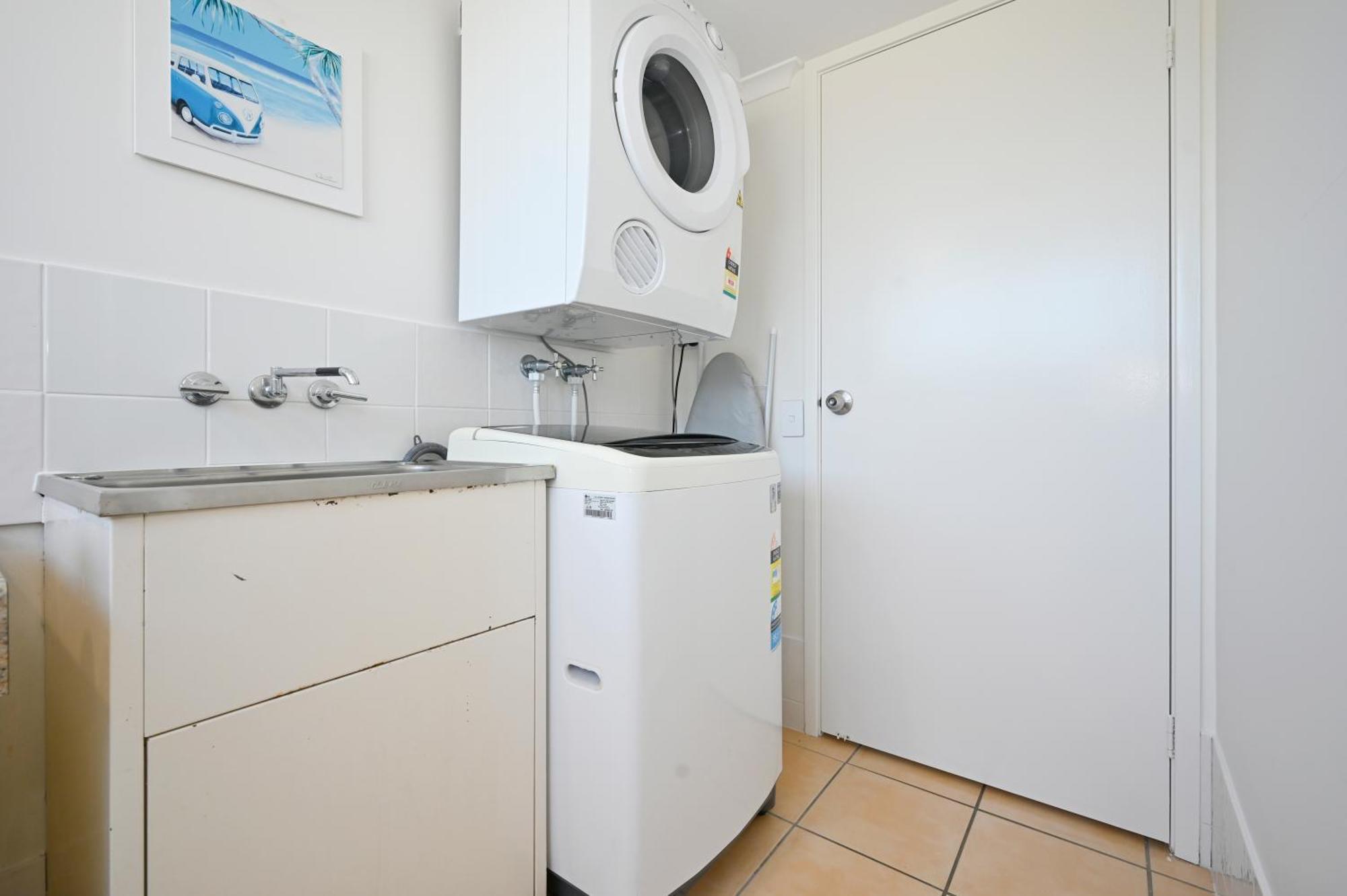 Sun, Surf, And At Parkyn! Apartment *